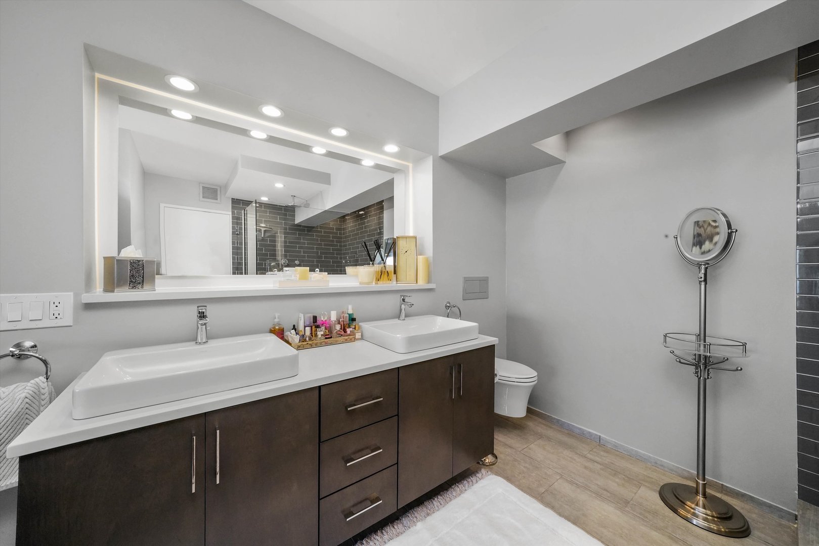 175 E Delaware Place Unit: 8005