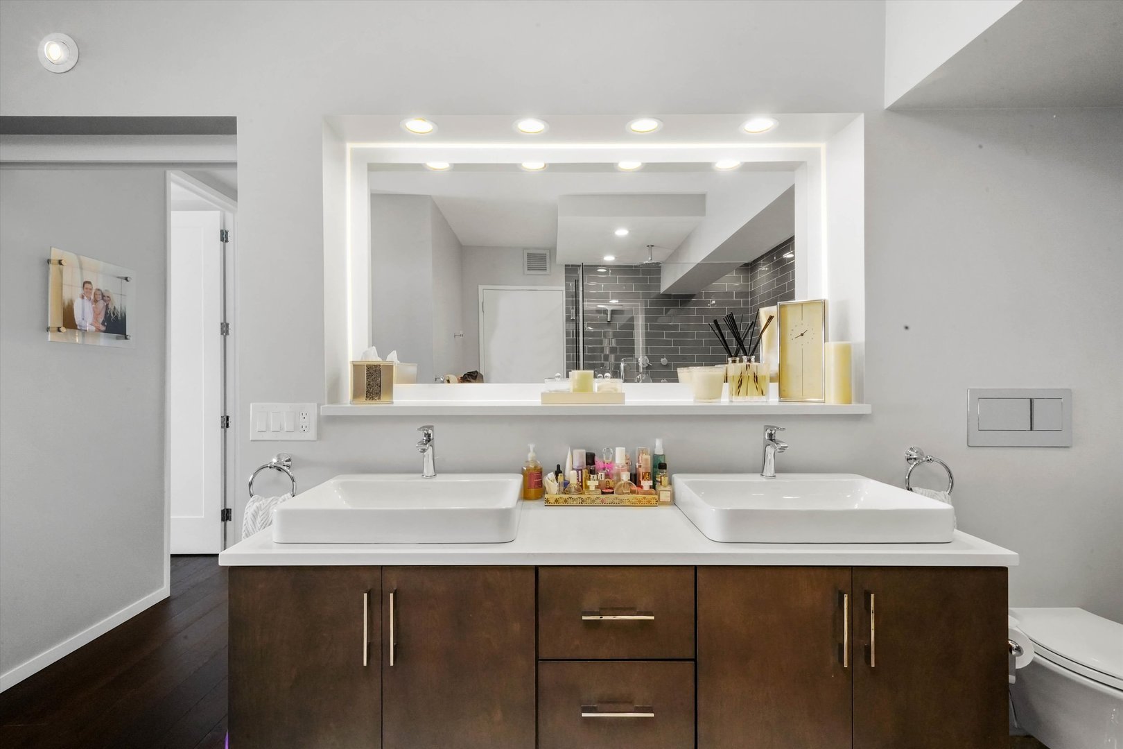 175 E Delaware Place Unit: 8005