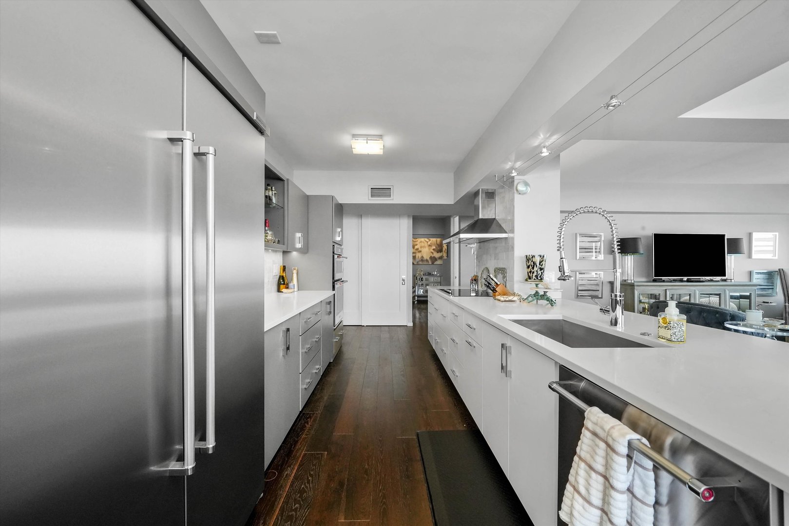 175 E Delaware Place Unit: 8005