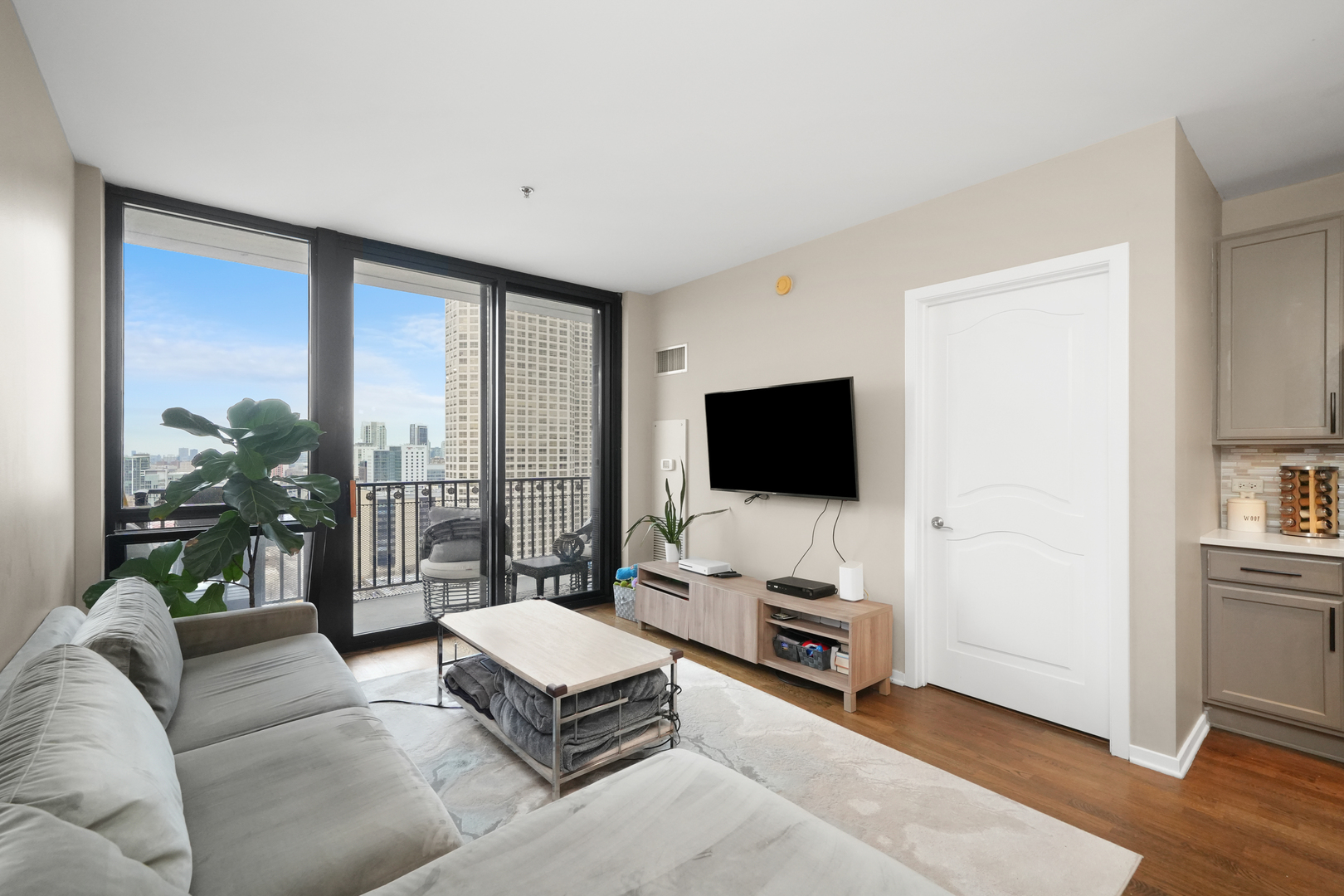 210 S DES PLAINES Street Unit: 2207
