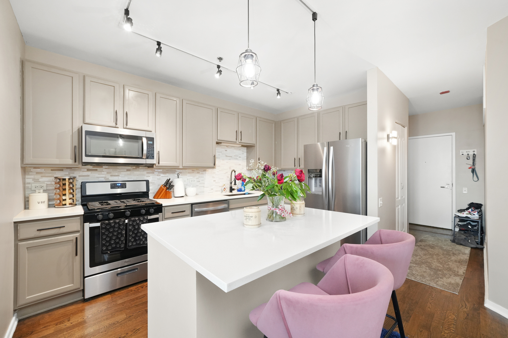 210 S DES PLAINES Street Unit: 2207