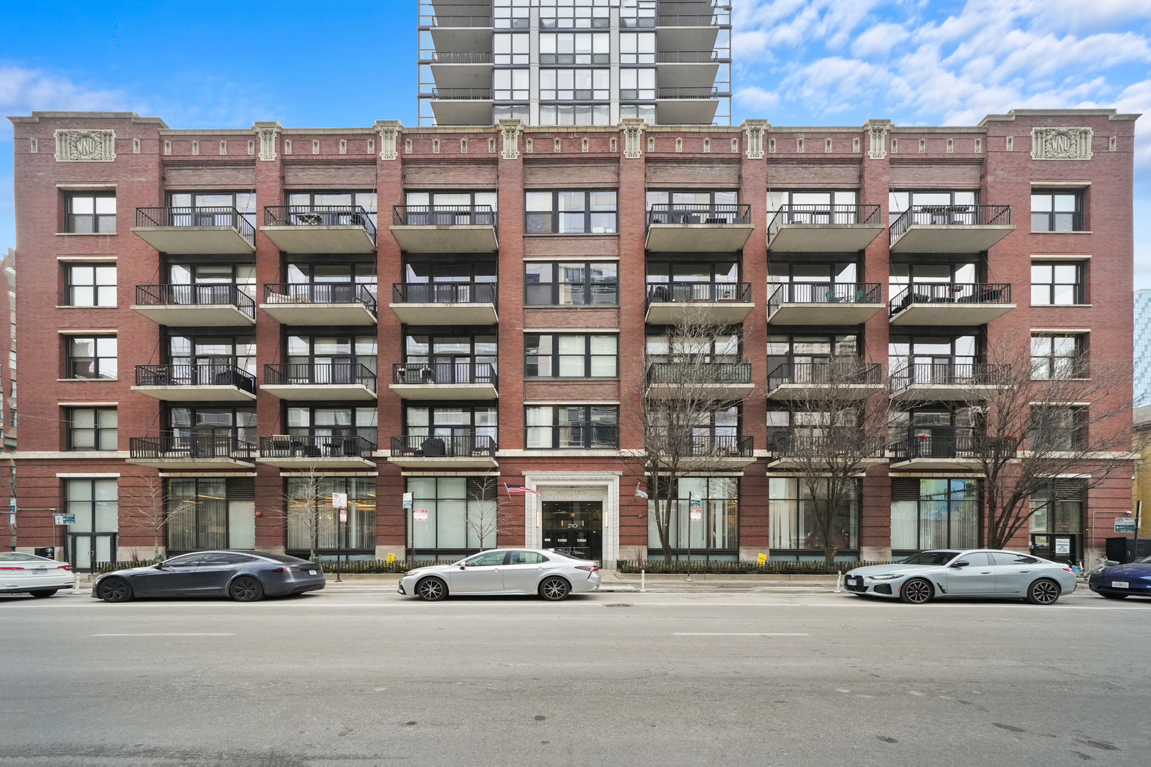 210 S DES PLAINES Street Unit: 2207