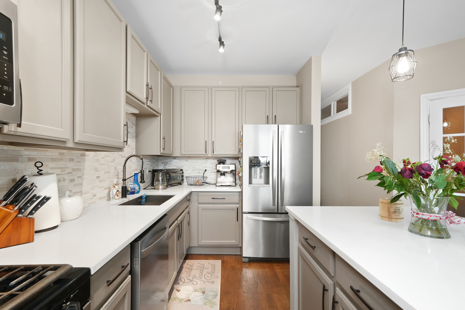 210 S DES PLAINES Street Unit: 2207