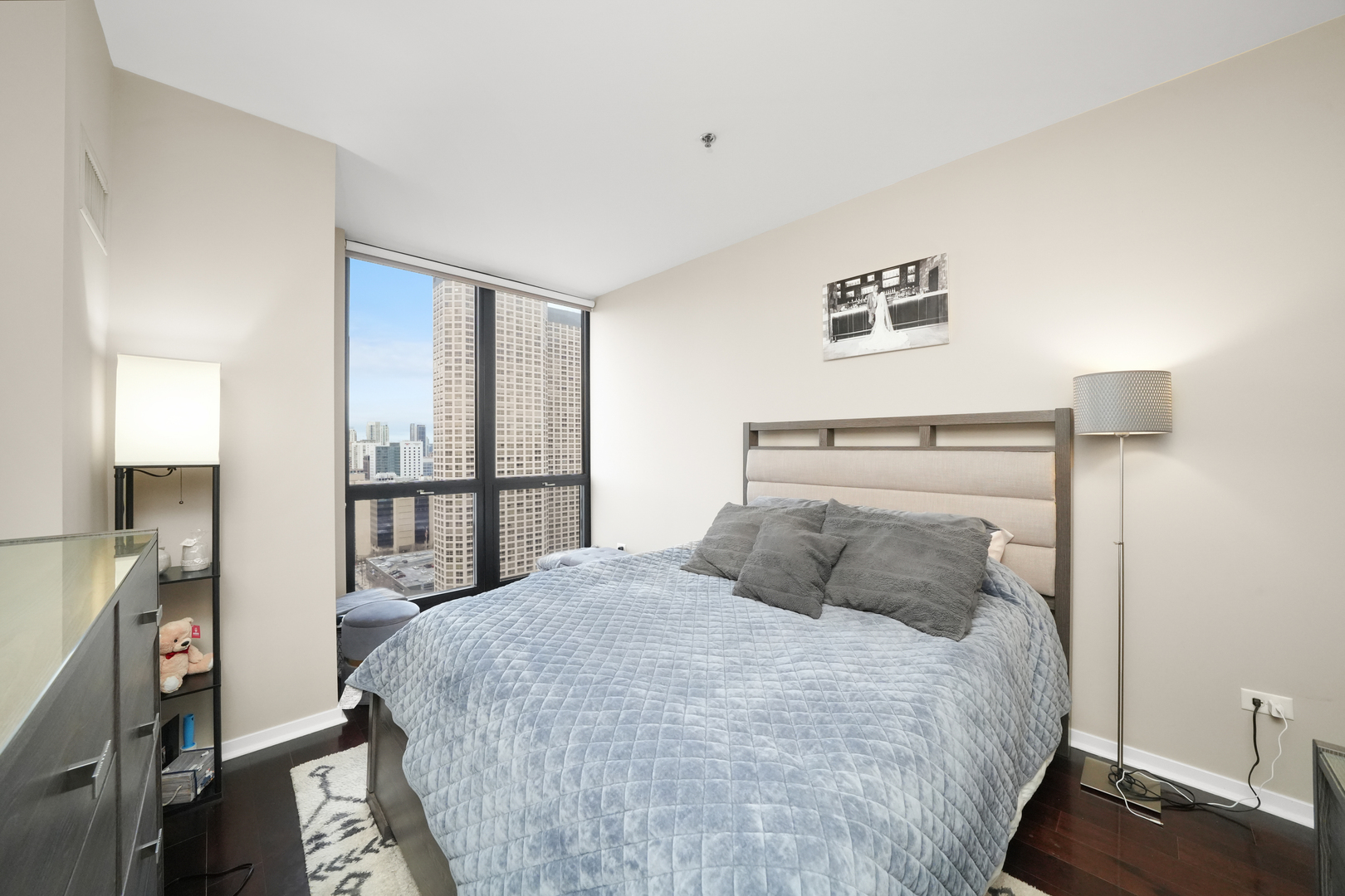 210 S DES PLAINES Street Unit: 2207