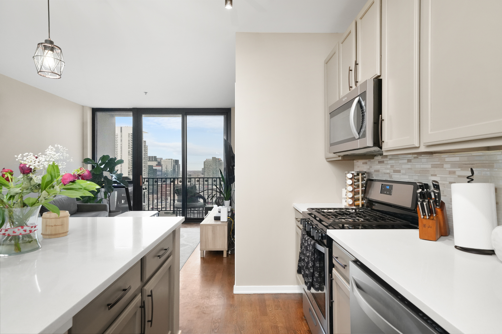 210 S DES PLAINES Street Unit: 2207
