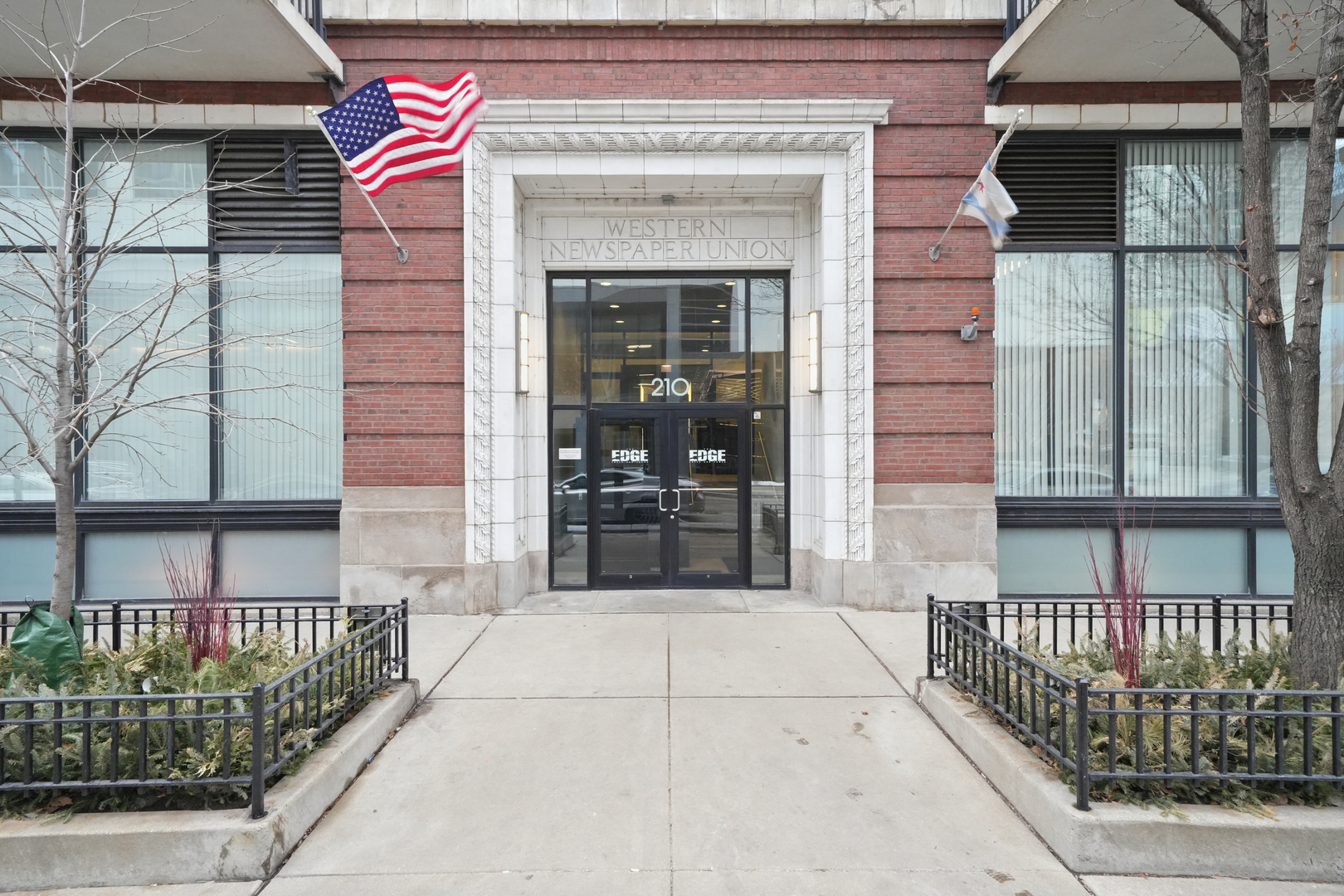 210 S DES PLAINES Street Unit: 2207