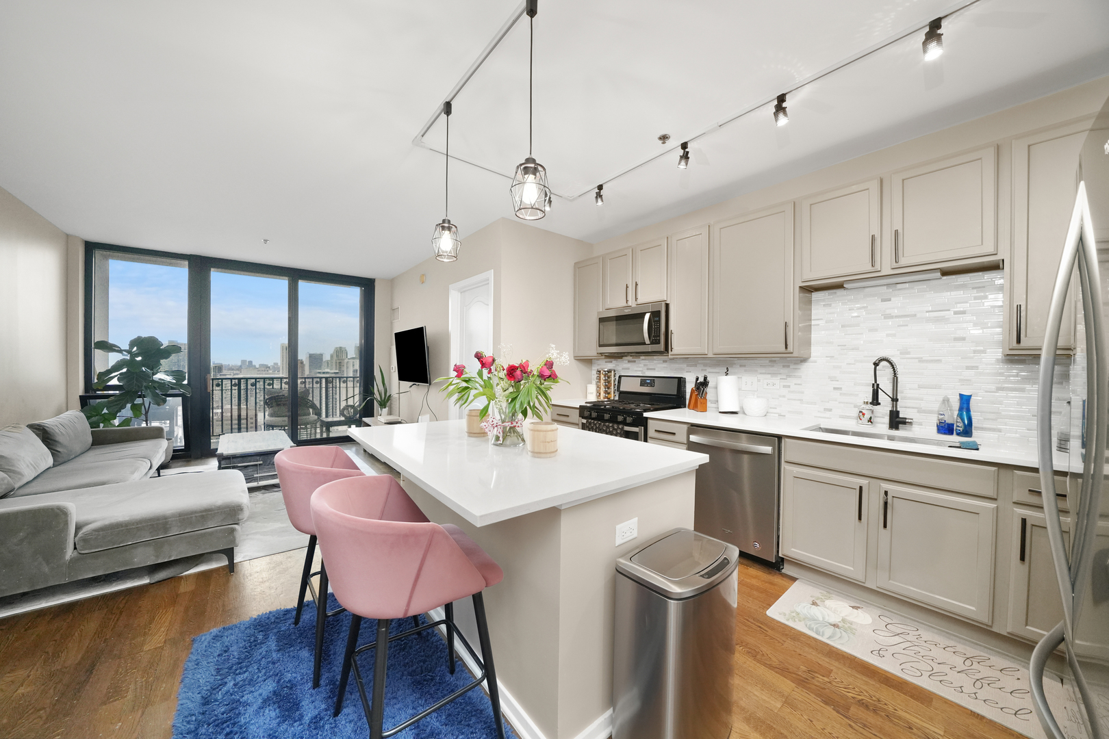 210 S DES PLAINES Street Unit: 2207