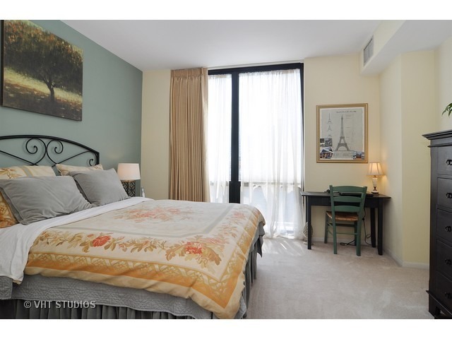 435 W Erie Street Unit: 905