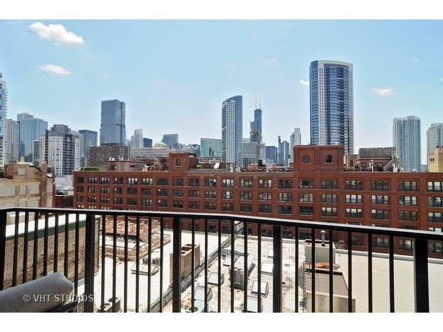 435 W Erie Street Unit: 905