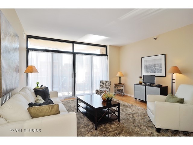 435 W Erie Street Unit: 905
