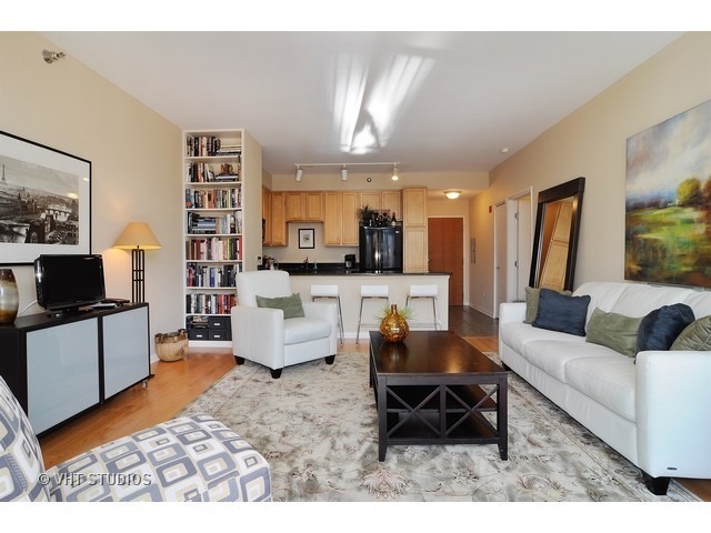 435 W Erie Street Unit: 905