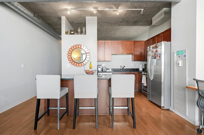 700 N Larrabee Street Unit: 1804