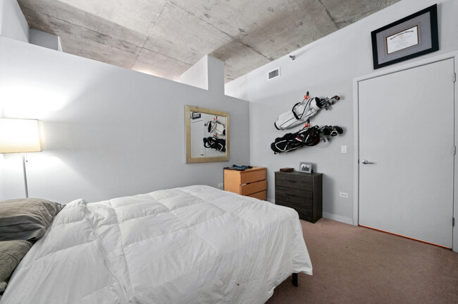 700 N Larrabee Street Unit: 1804