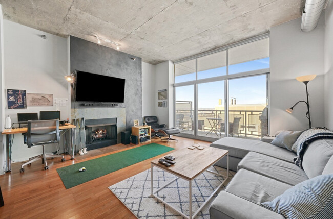 700 N Larrabee Street Unit: 1804