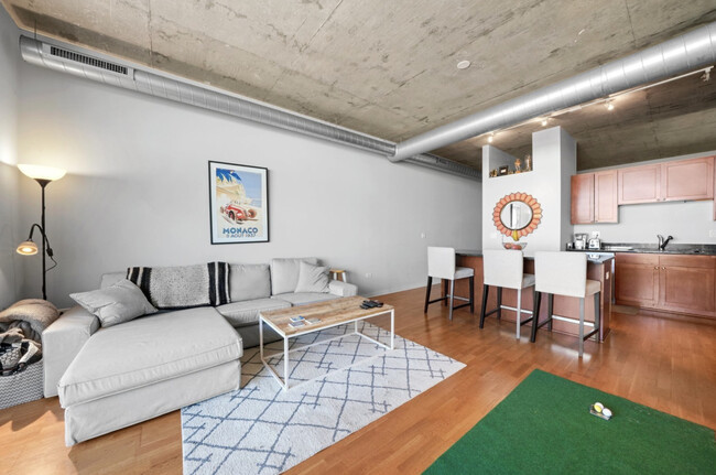 700 N Larrabee Street Unit: 1804