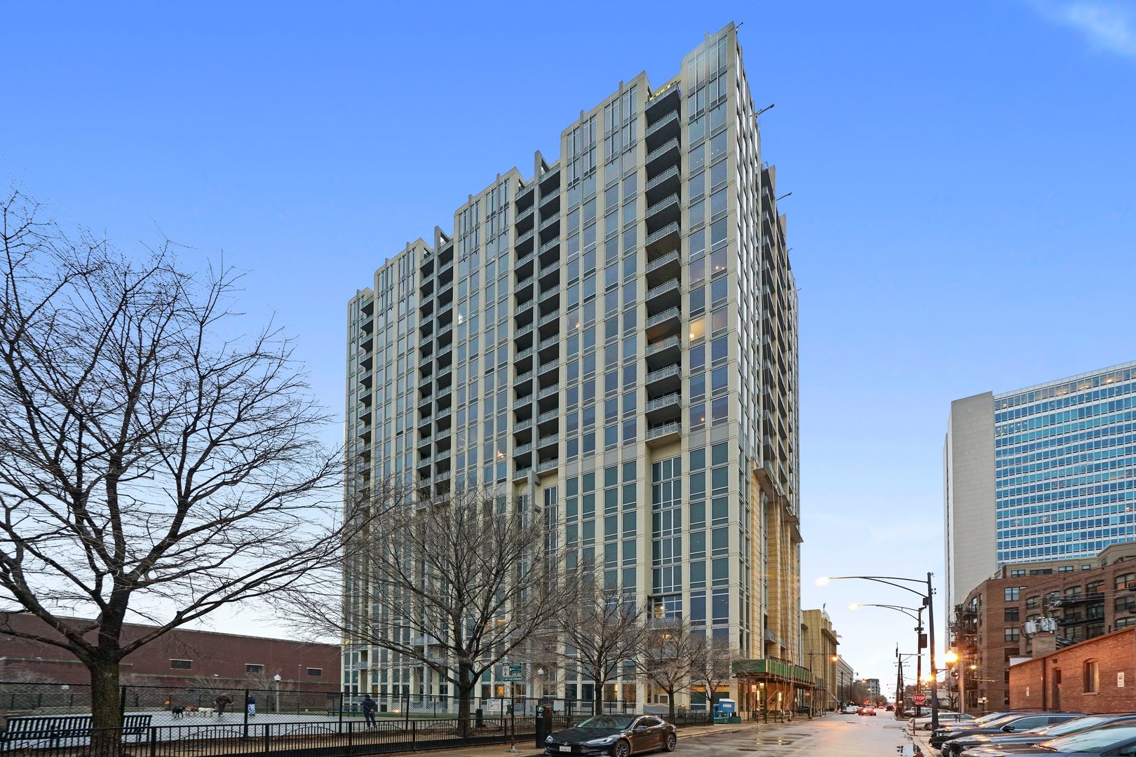 700 N Larrabee Street Unit: 1804