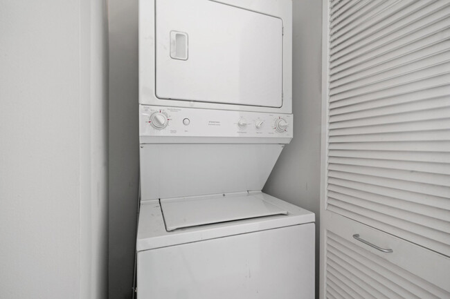 700 N Larrabee Street Unit: 1804