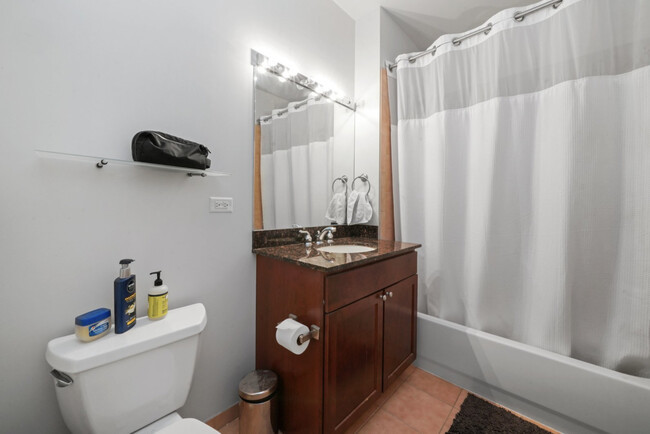 700 N Larrabee Street Unit: 1804