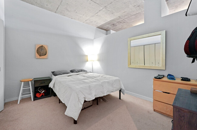 700 N Larrabee Street Unit: 1804