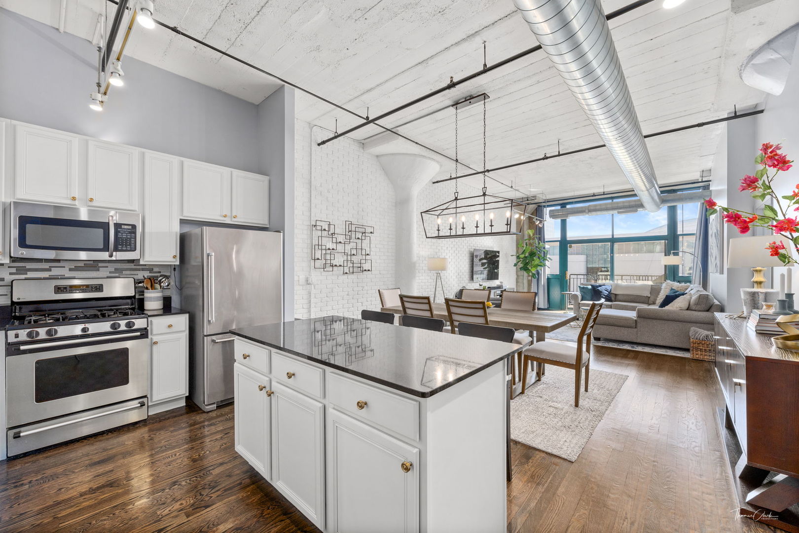 221 E Cullerton Street Unit: 417