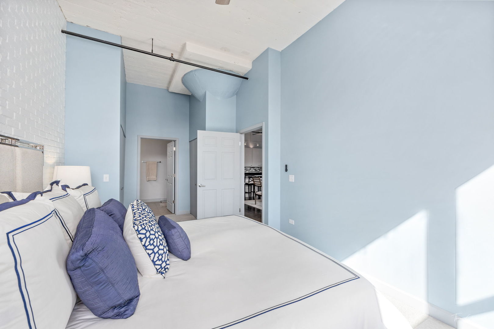 221 E Cullerton Street Unit: 417