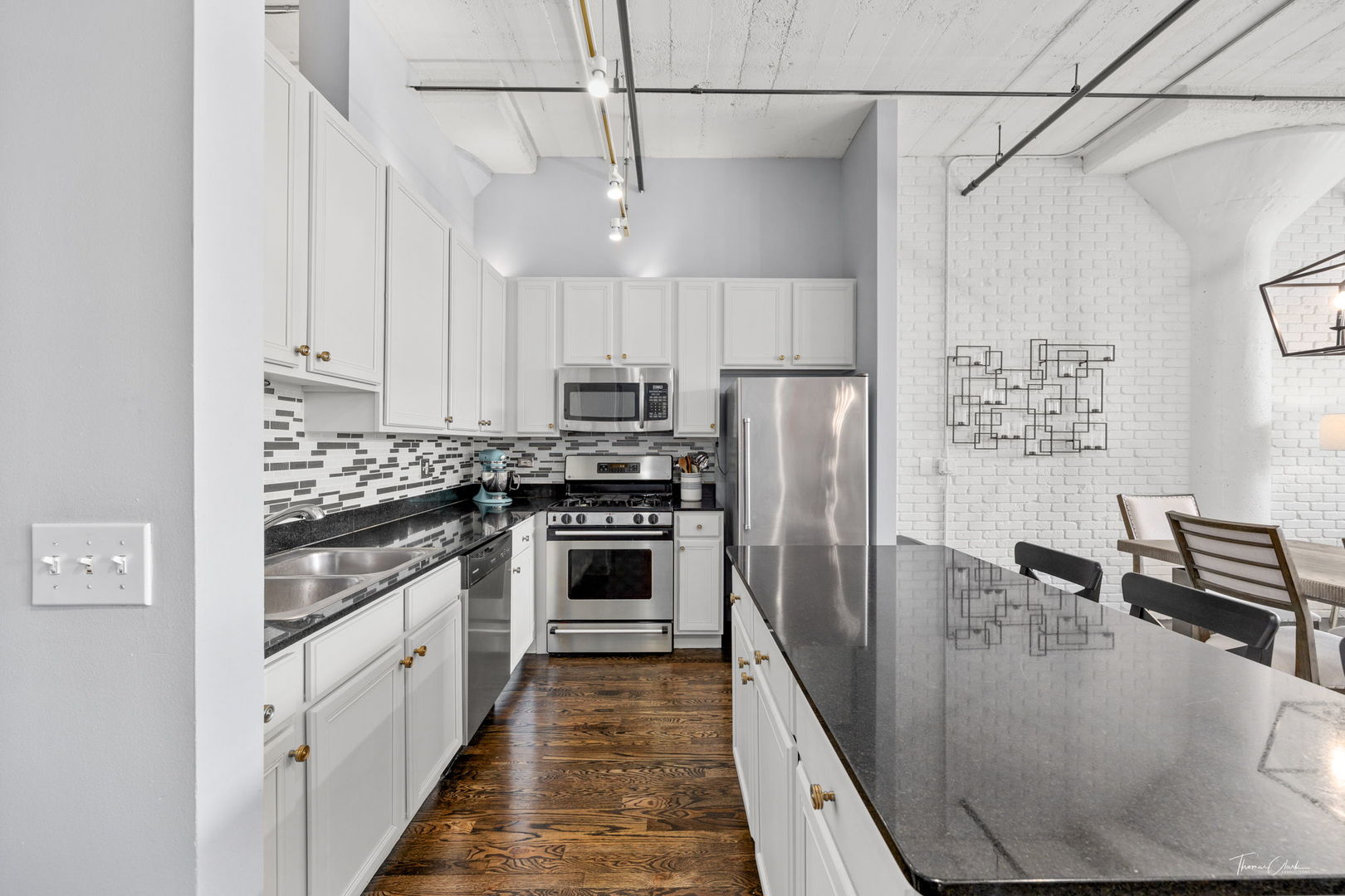 221 E Cullerton Street Unit: 417