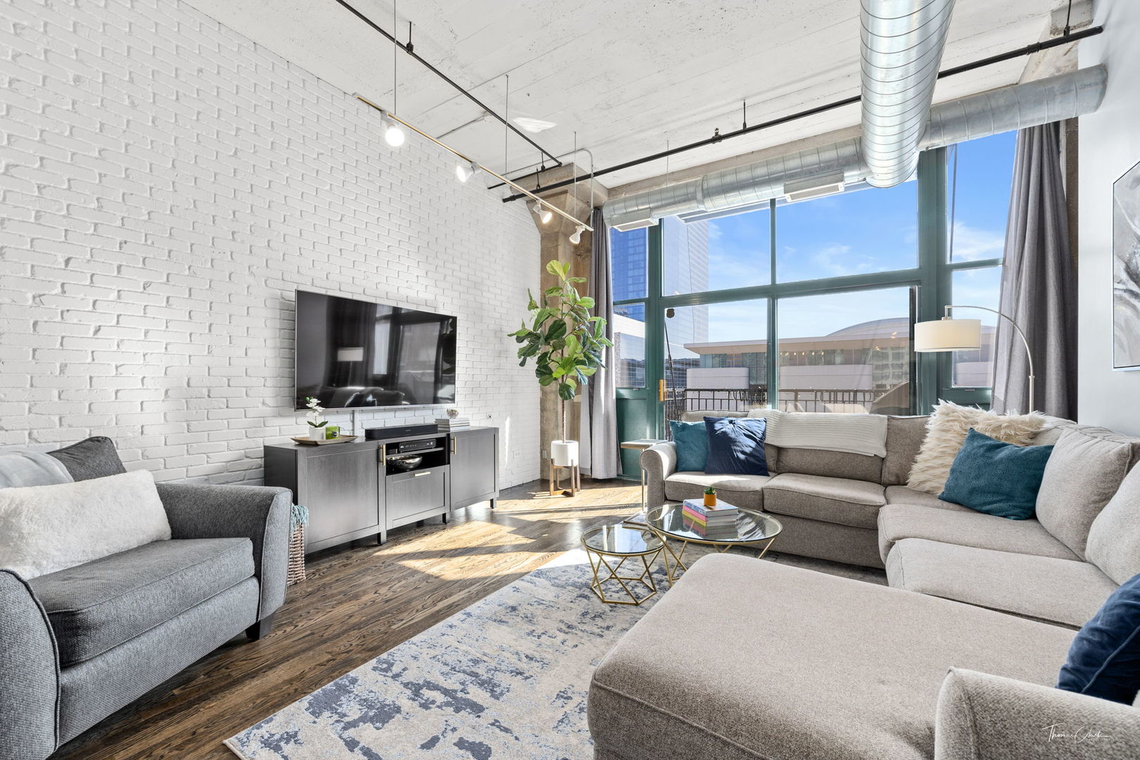 221 E Cullerton Street Unit: 417