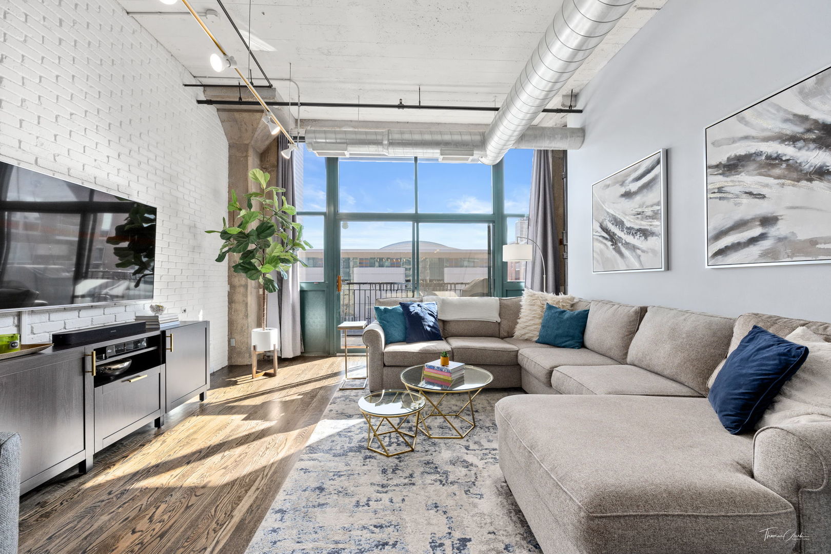 221 E Cullerton Street Unit: 417