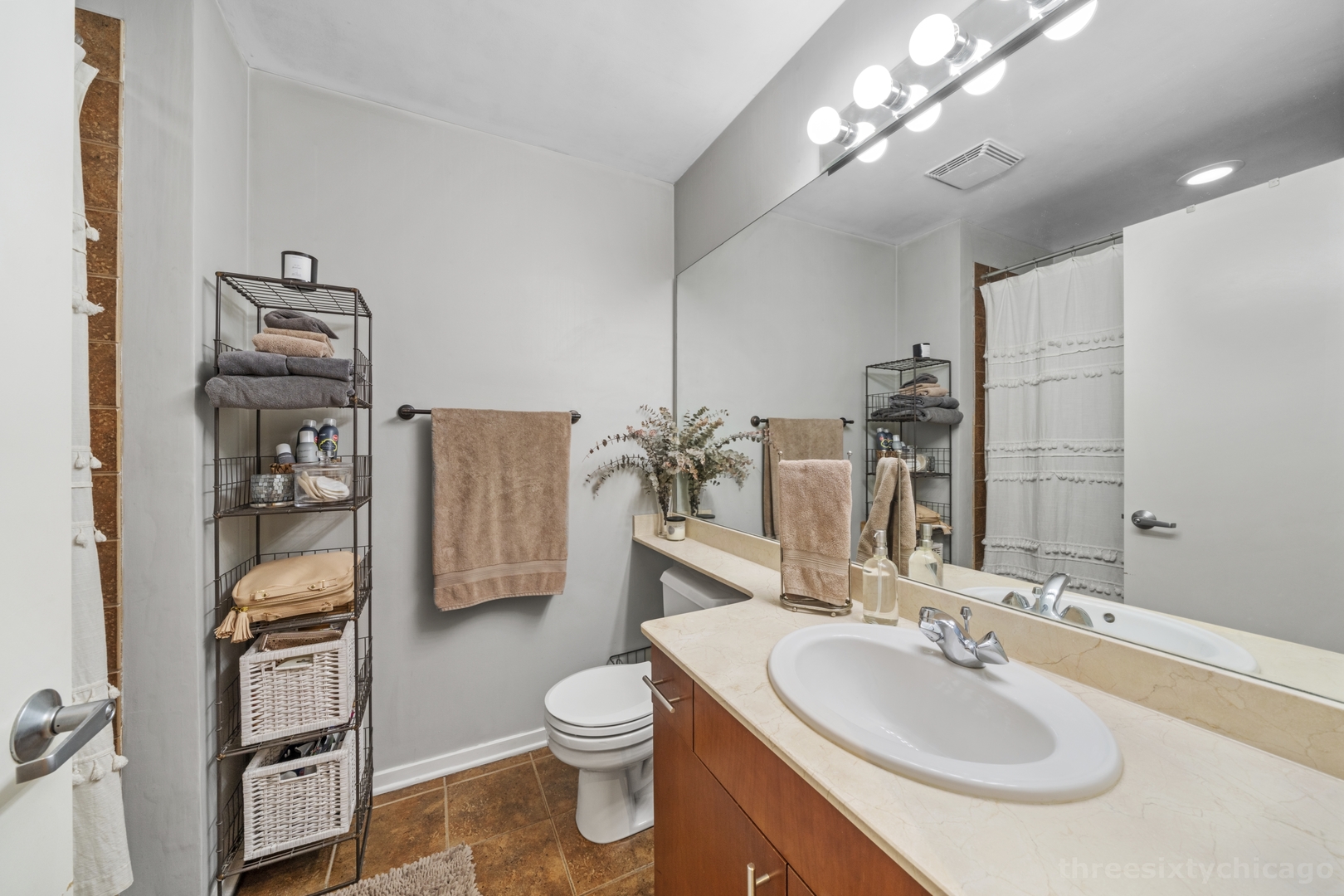 1040 W Adams Street Unit: 274