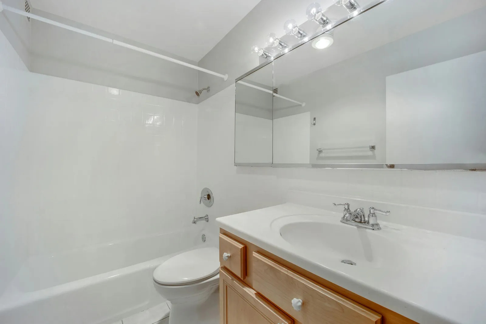 2800 N Lake Shore Drive Unit: 709