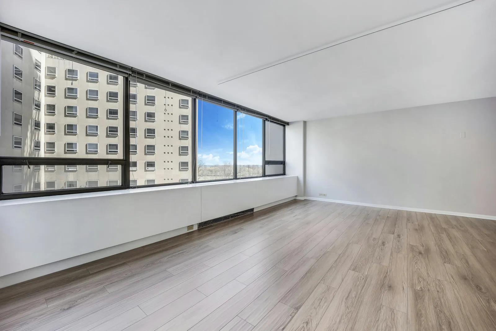 2800 N Lake Shore Drive Unit: 709