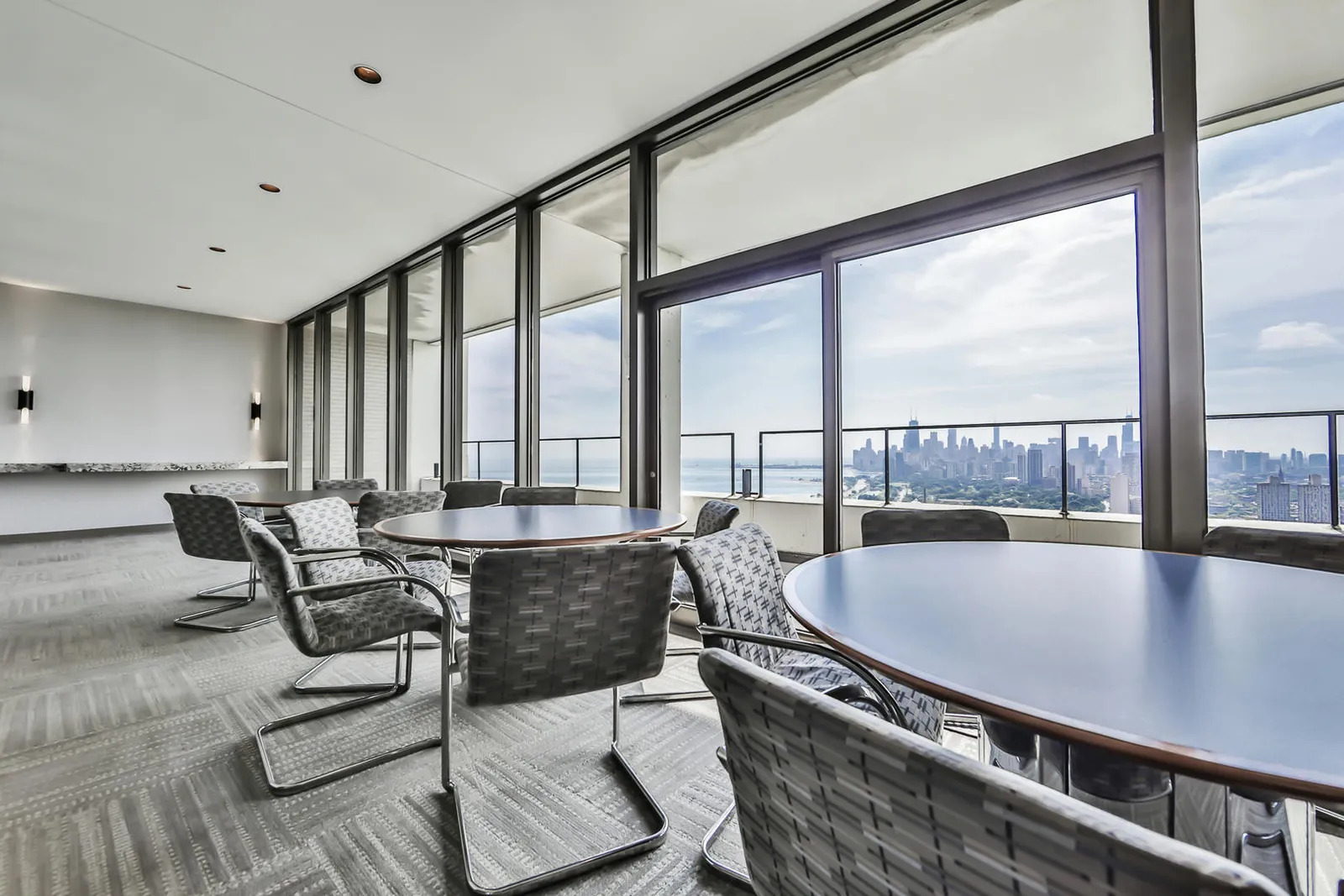 2800 N Lake Shore Drive Unit: 709