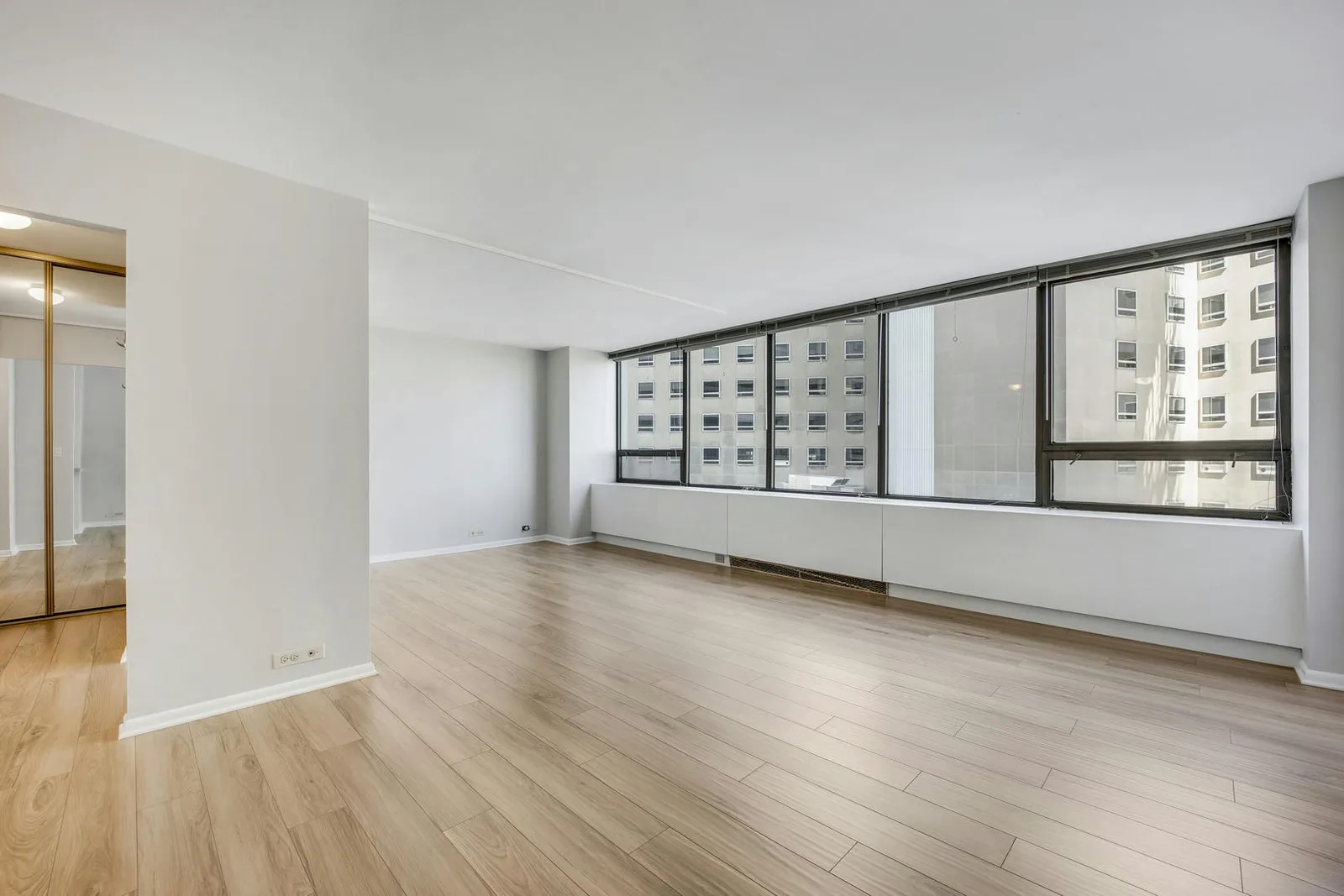 2800 N Lake Shore Drive Unit: 709