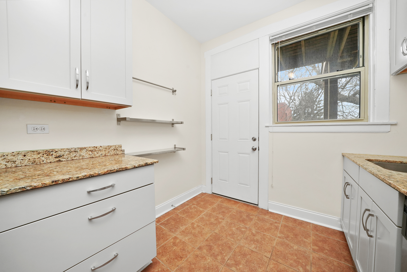 2314 W Byron Street Unit: 2