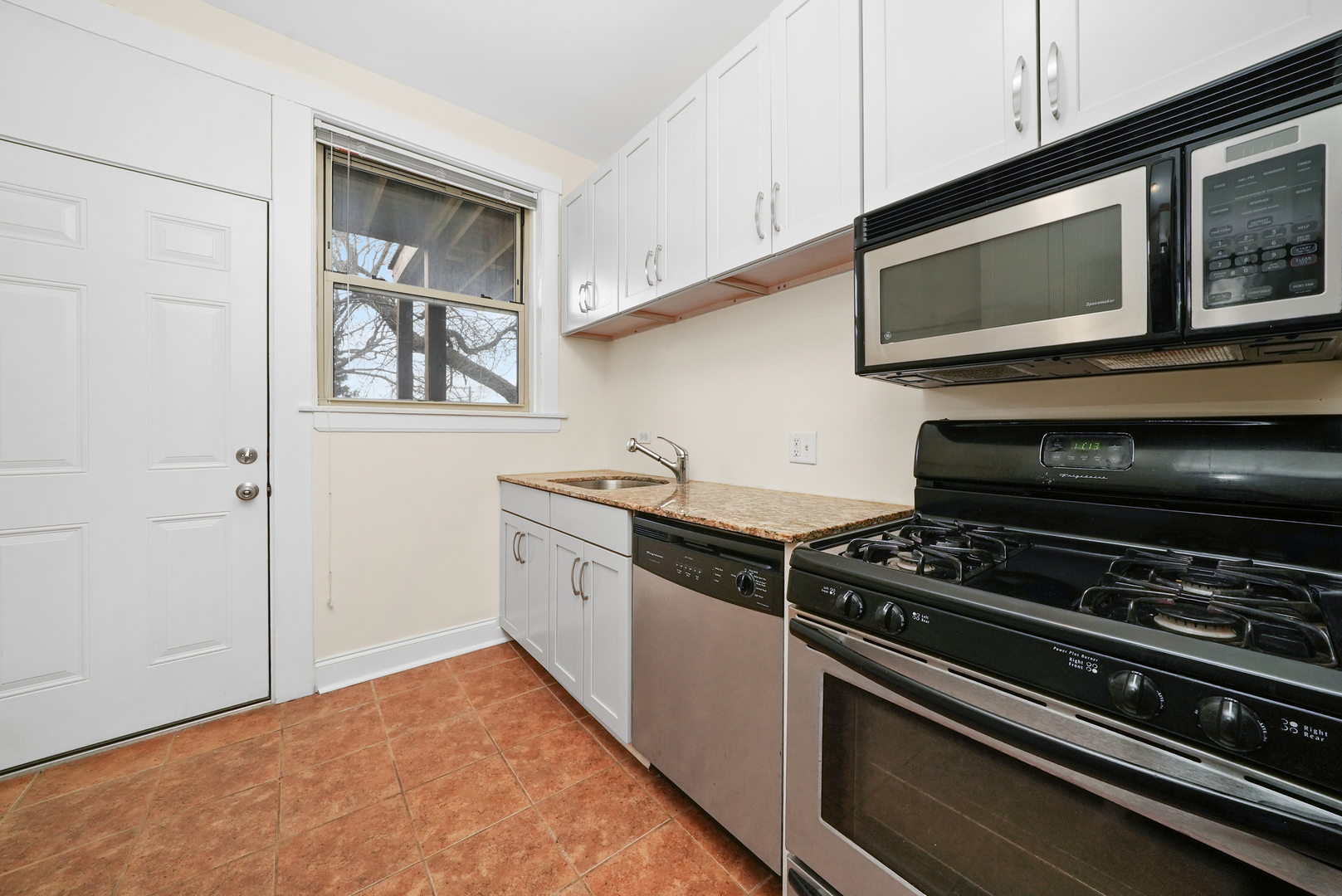 2314 W Byron Street Unit: 2