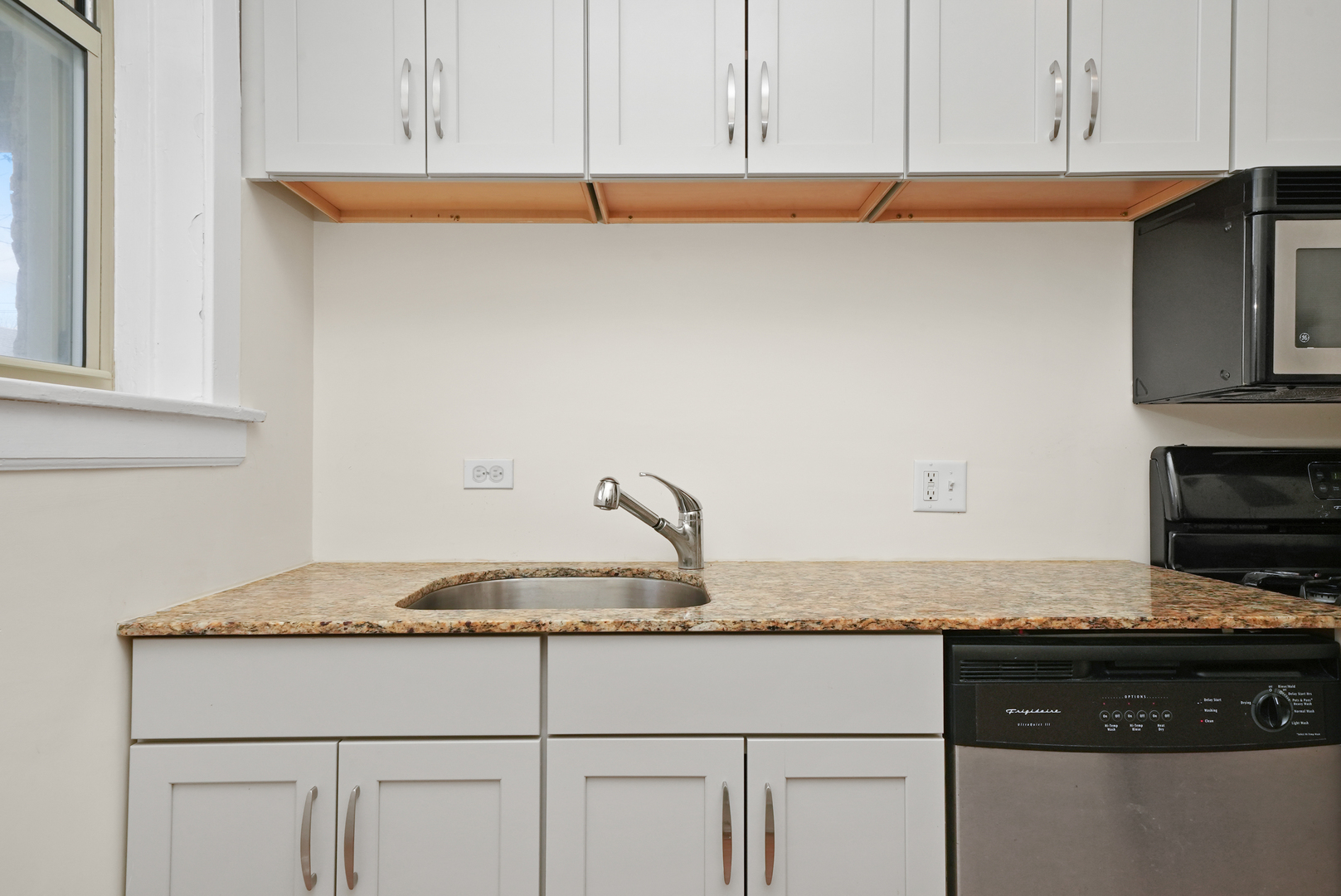 2314 W Byron Street Unit: 2