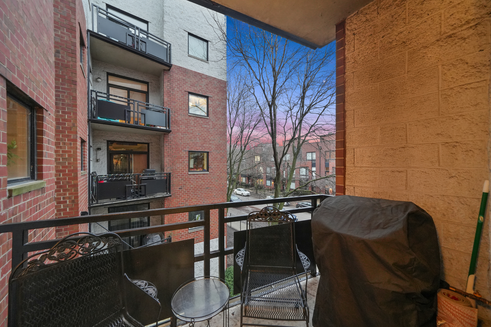 2307 W Wolfram Street Unit: 311