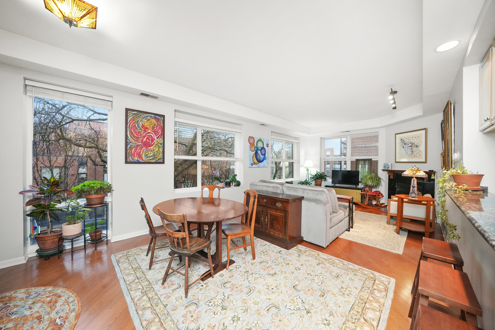 2307 W Wolfram Street Unit: 311