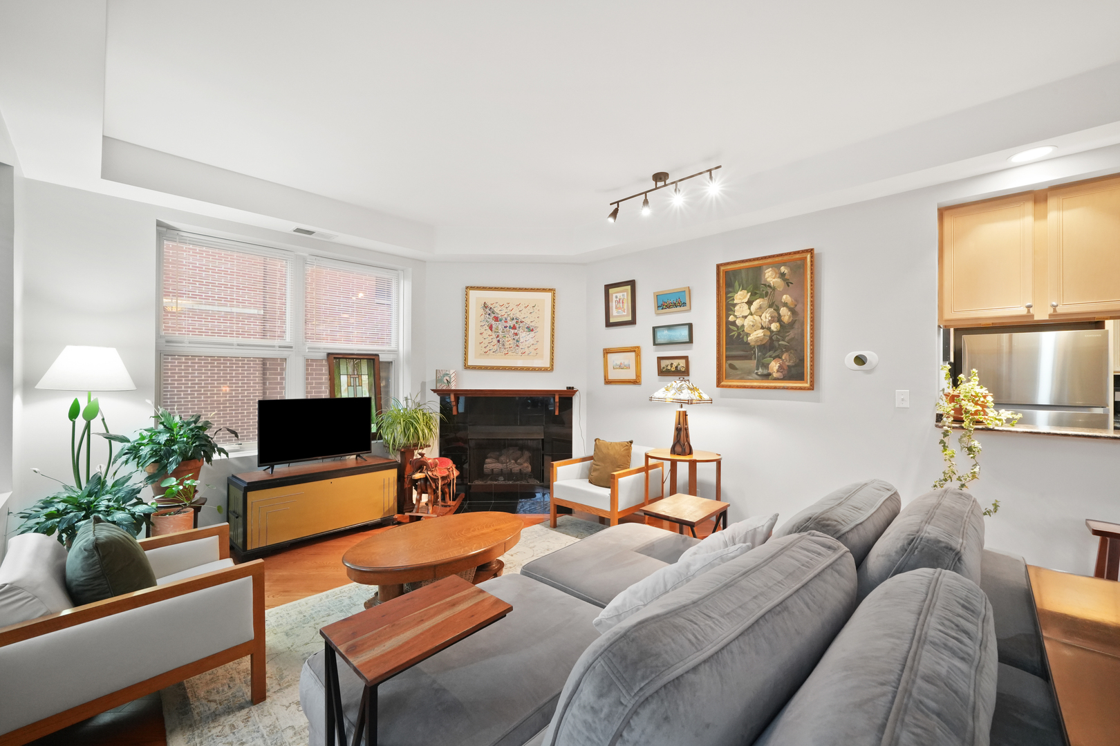 2307 W Wolfram Street Unit: 311