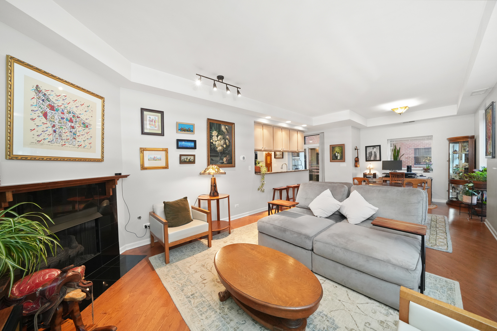 2307 W Wolfram Street Unit: 311