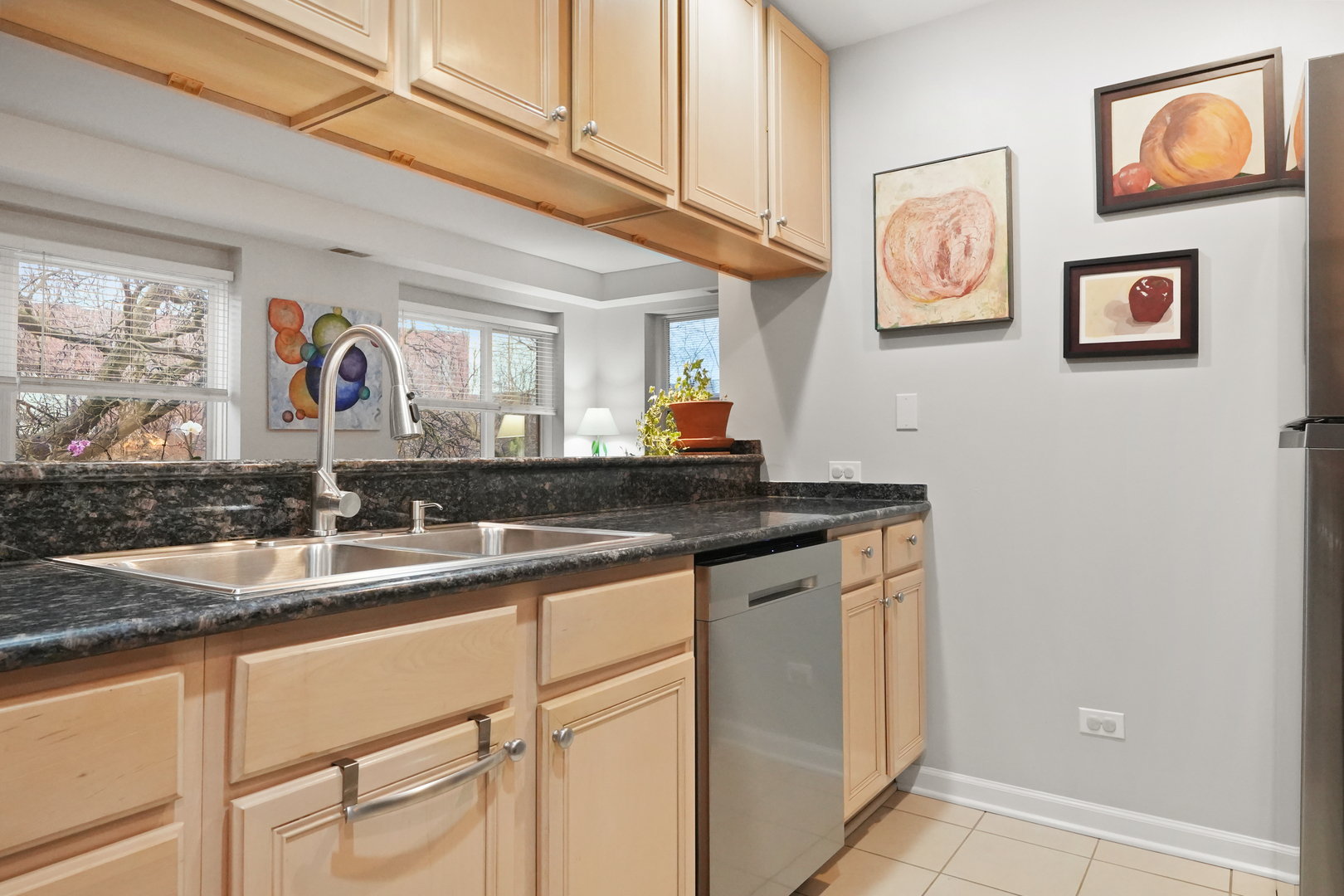 2307 W Wolfram Street Unit: 311
