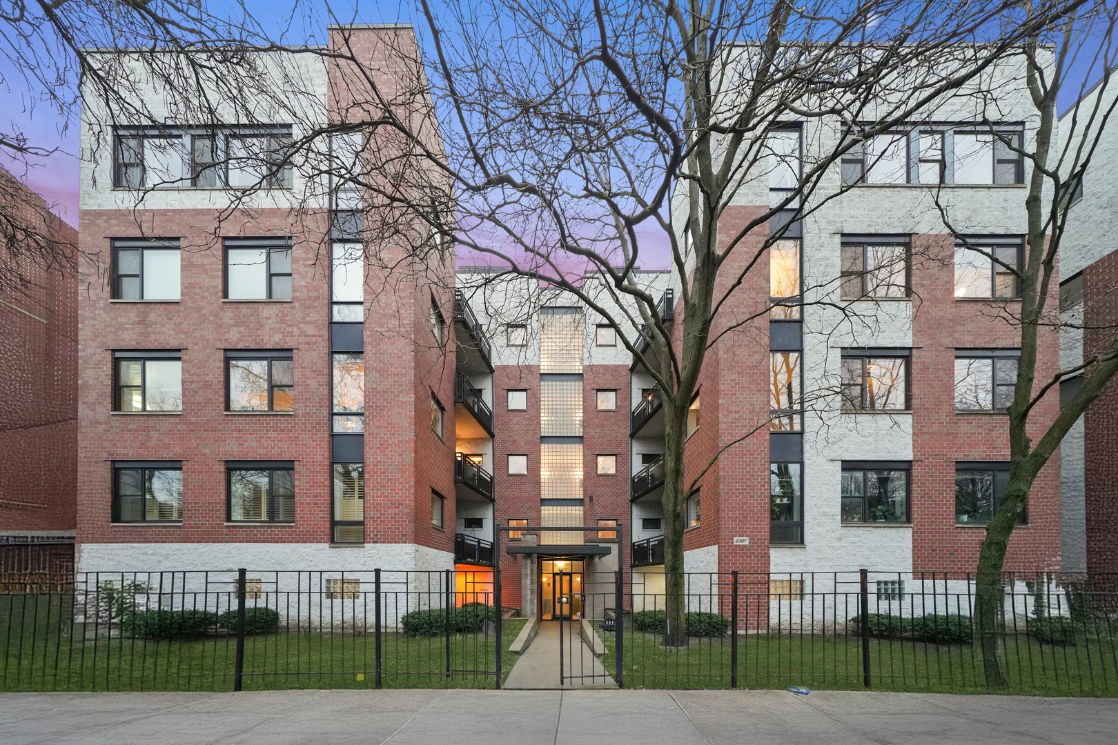 2307 W Wolfram Street Unit: 311