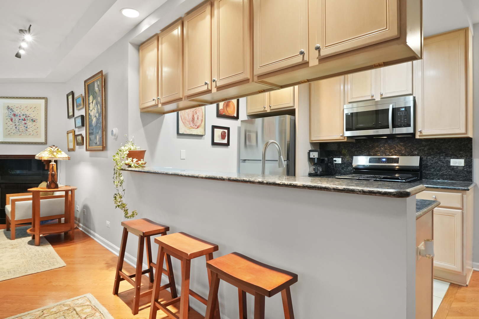2307 W Wolfram Street Unit: 311