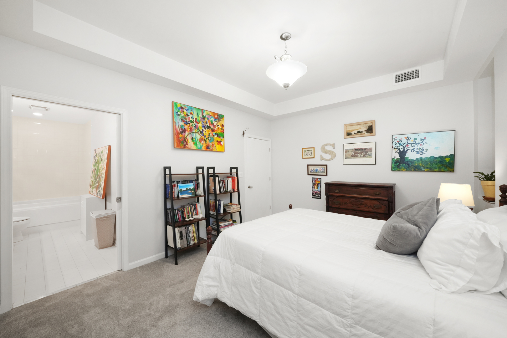 2307 W Wolfram Street Unit: 311