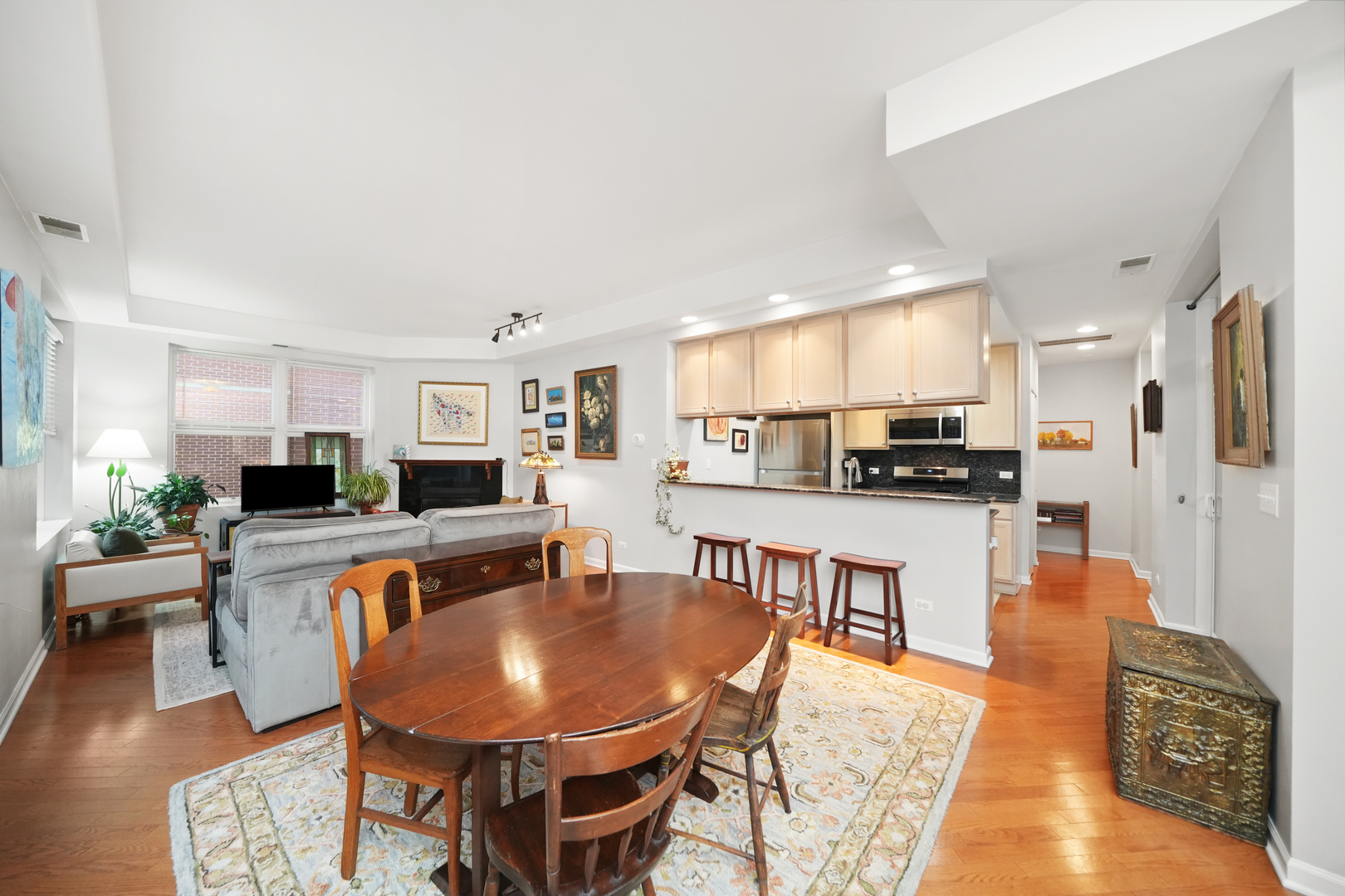 2307 W Wolfram Street Unit: 311