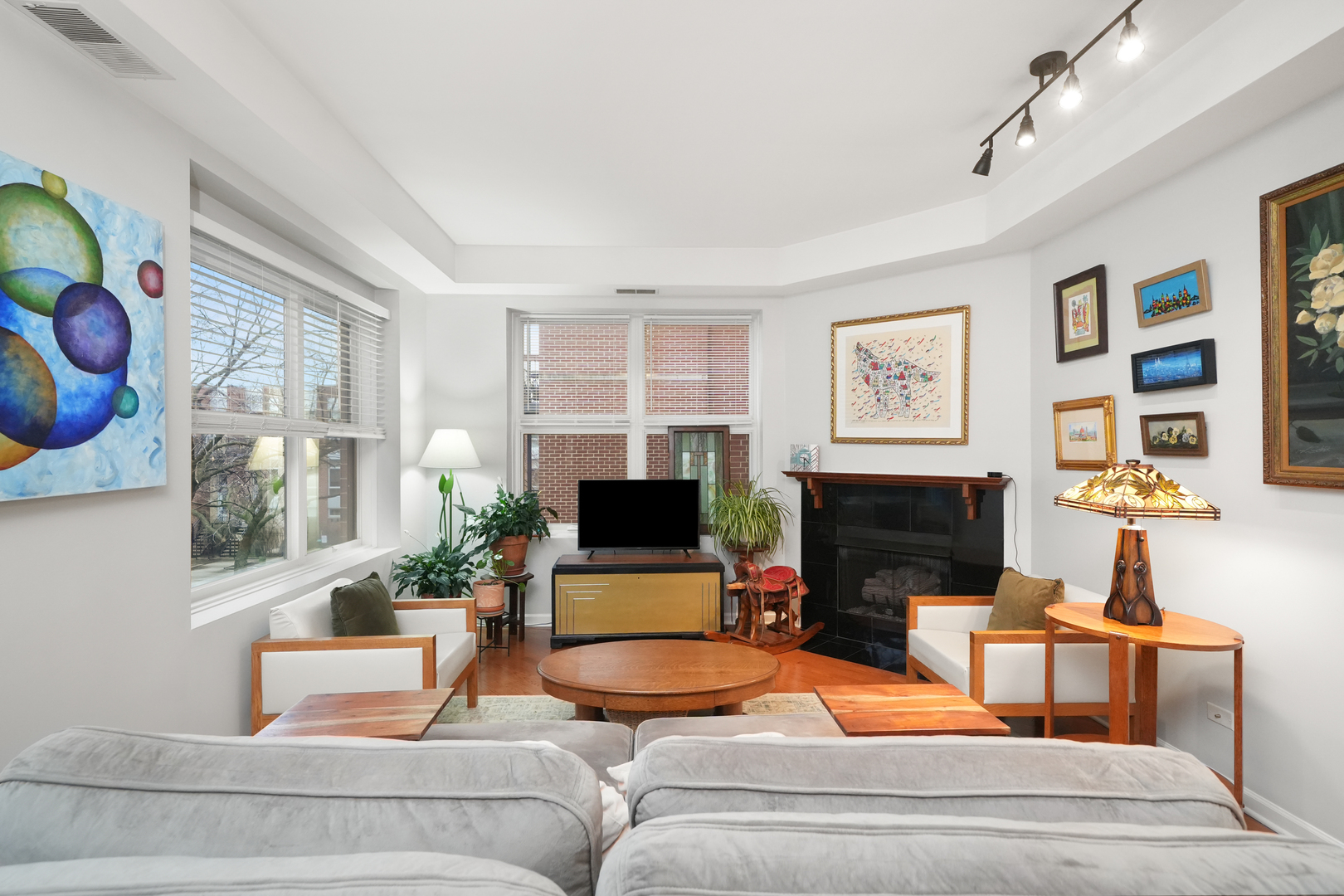 2307 W Wolfram Street Unit: 311