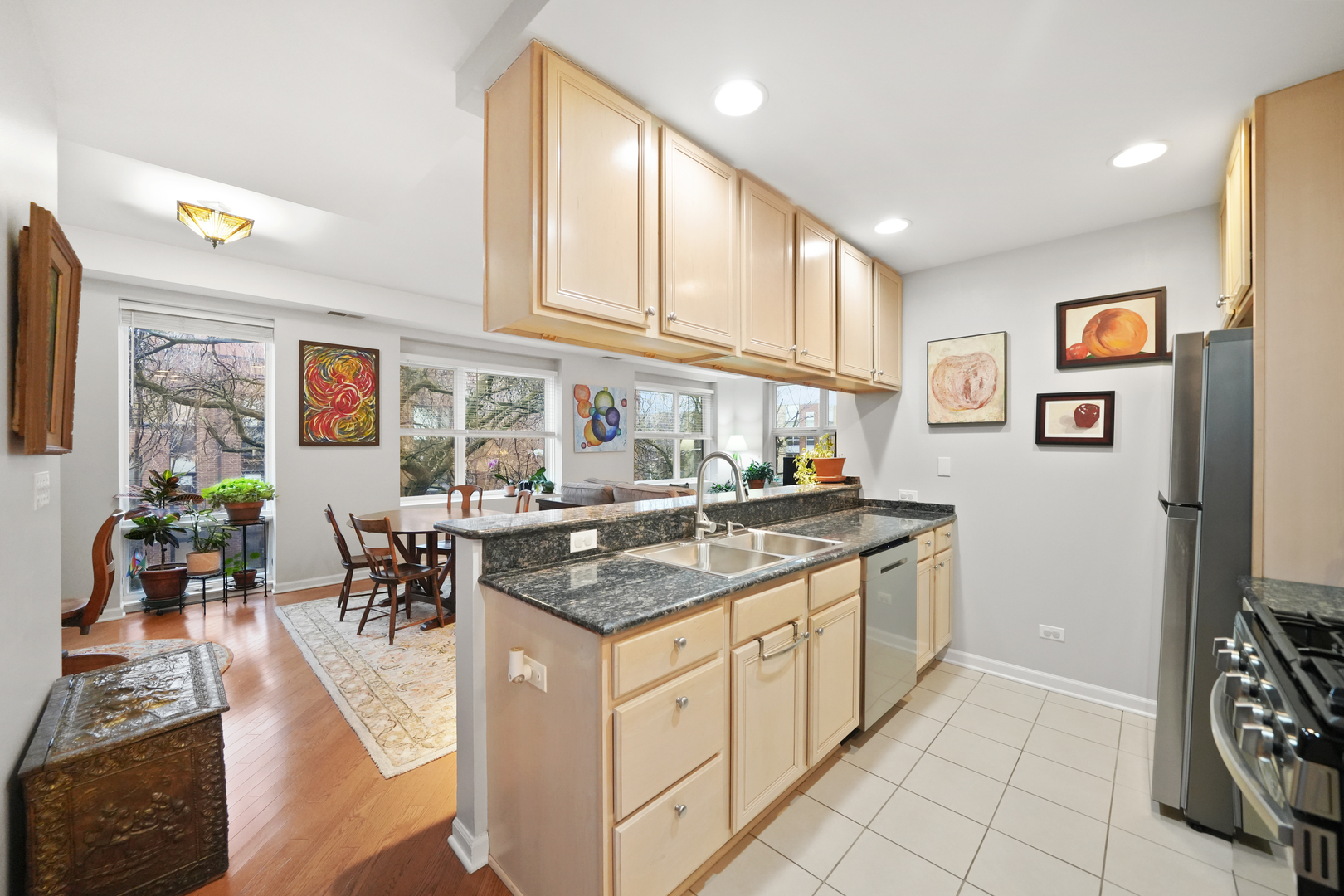 2307 W Wolfram Street Unit: 311