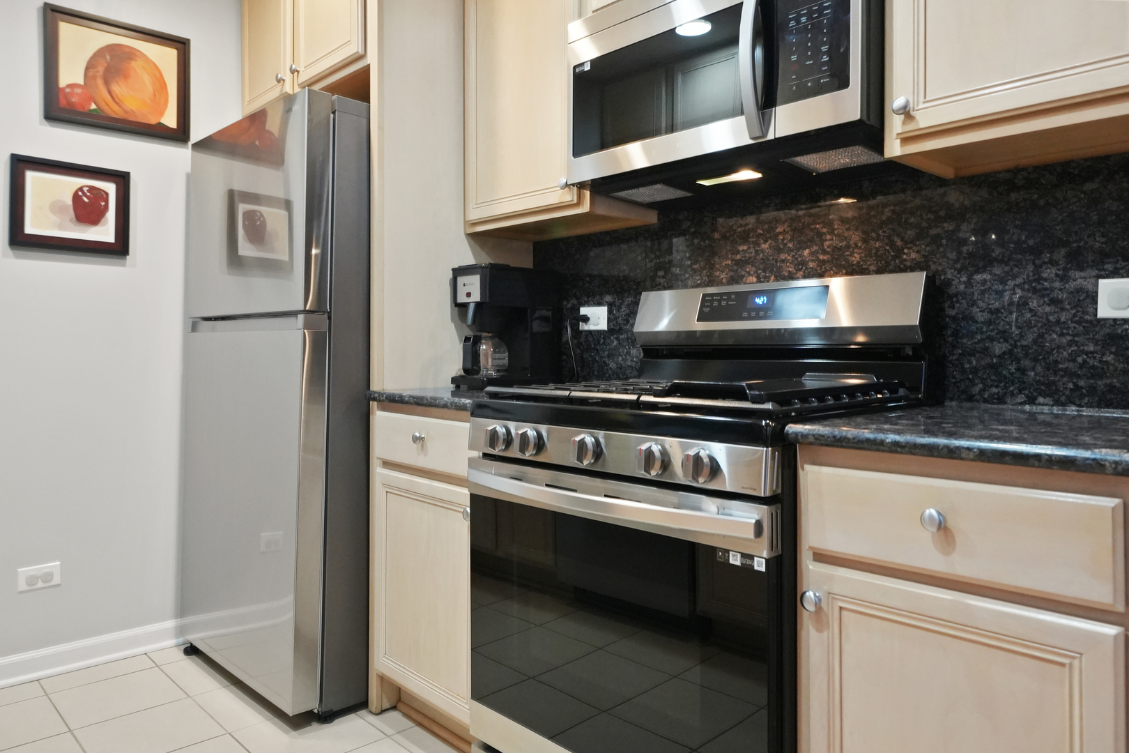 2307 W Wolfram Street Unit: 311