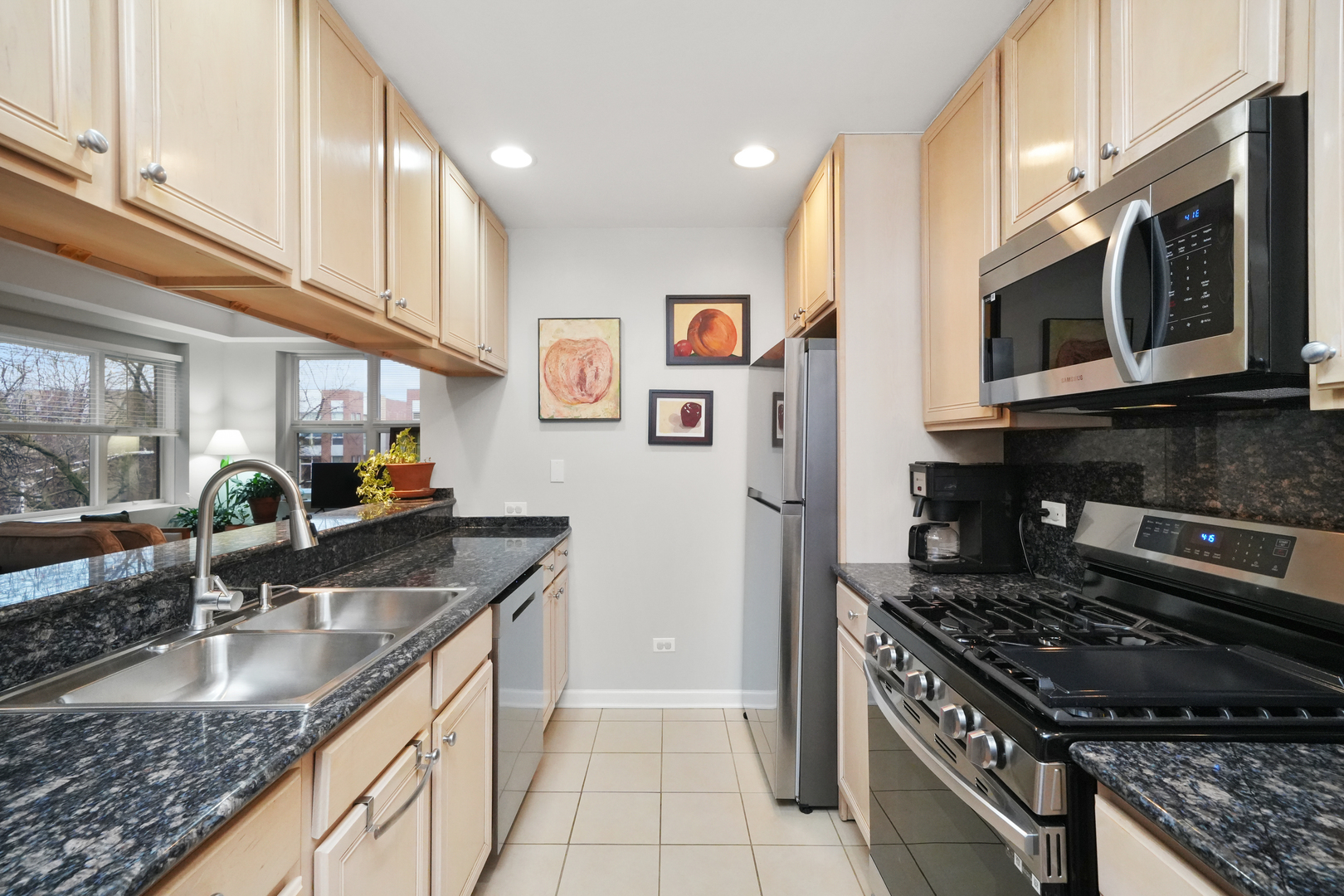2307 W Wolfram Street Unit: 311