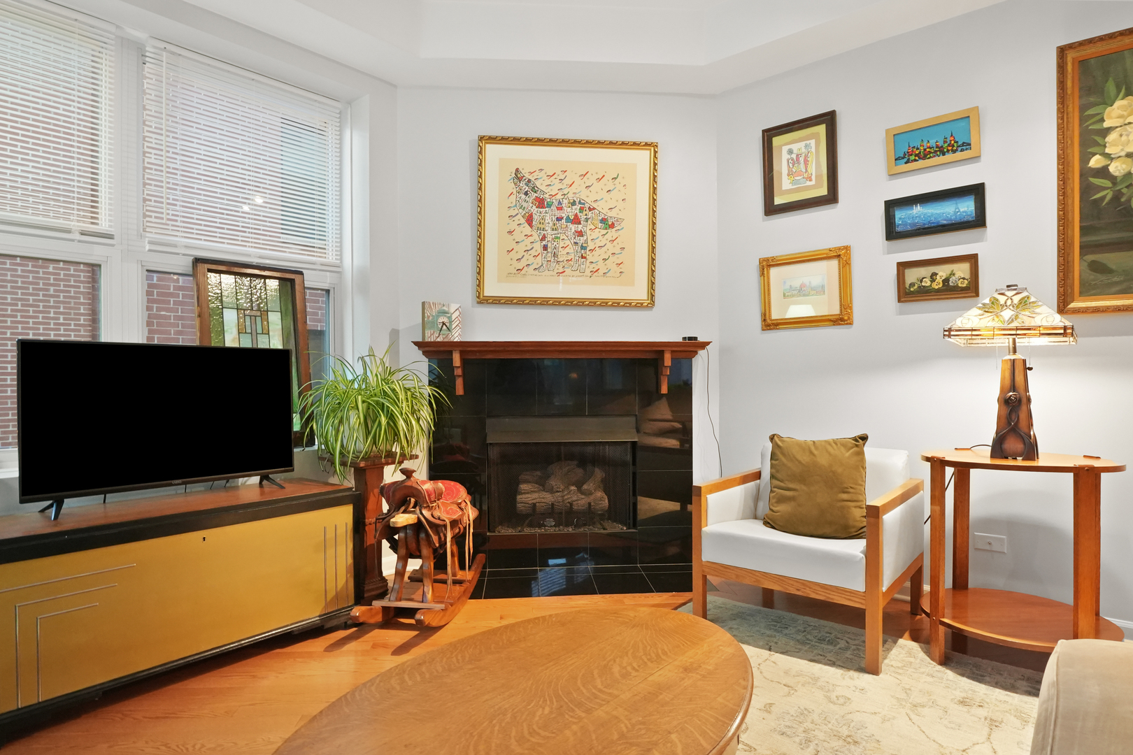 2307 W Wolfram Street Unit: 311
